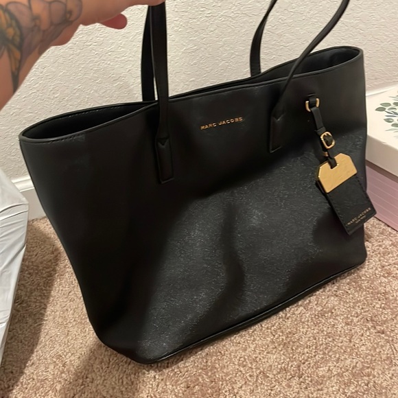 Marc Jacobs Handbags - Marc Jacobs Tote